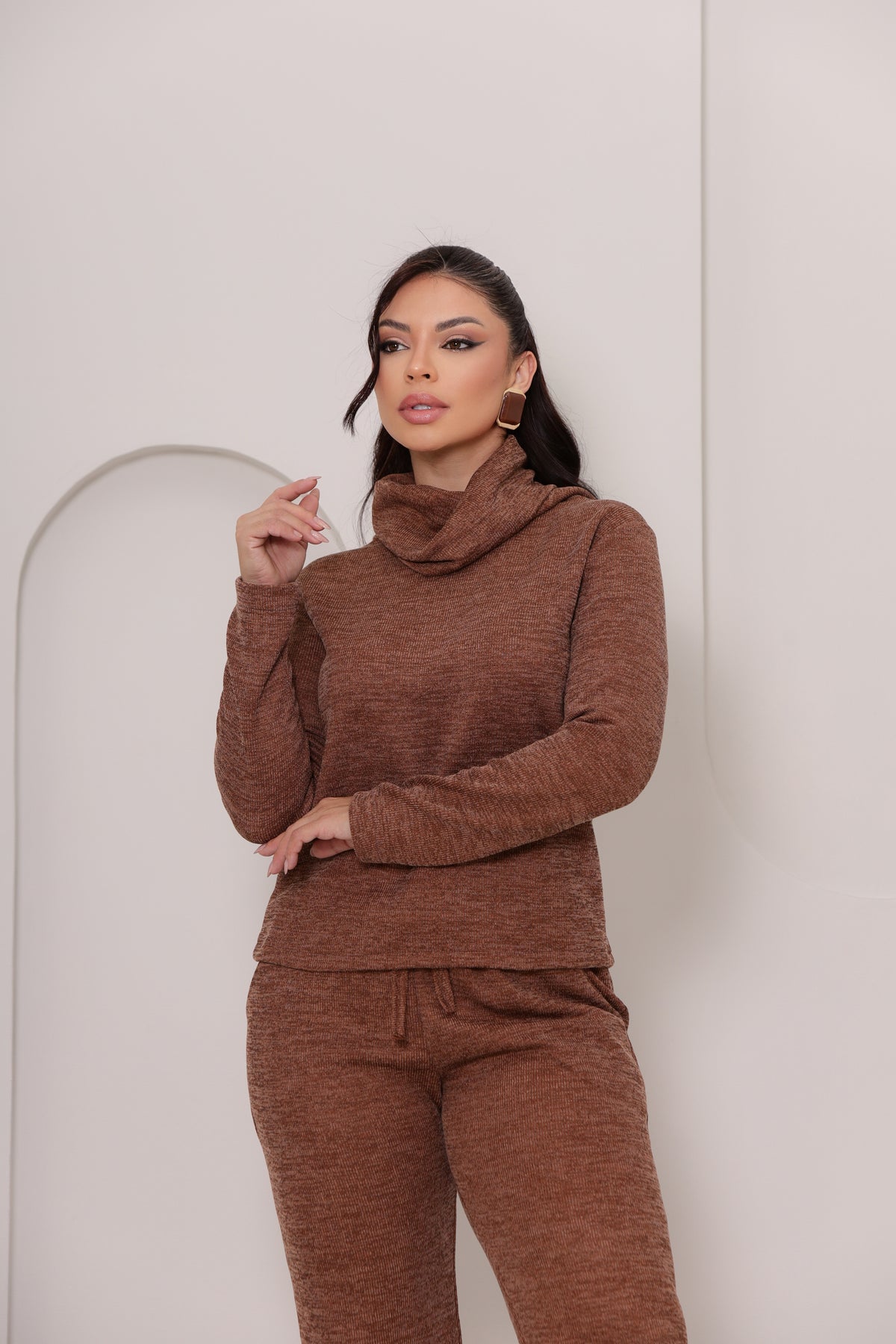 Conjunto Monique em Malha Tricot Rib Premium | Casaco Gola Alta + Calça Confort