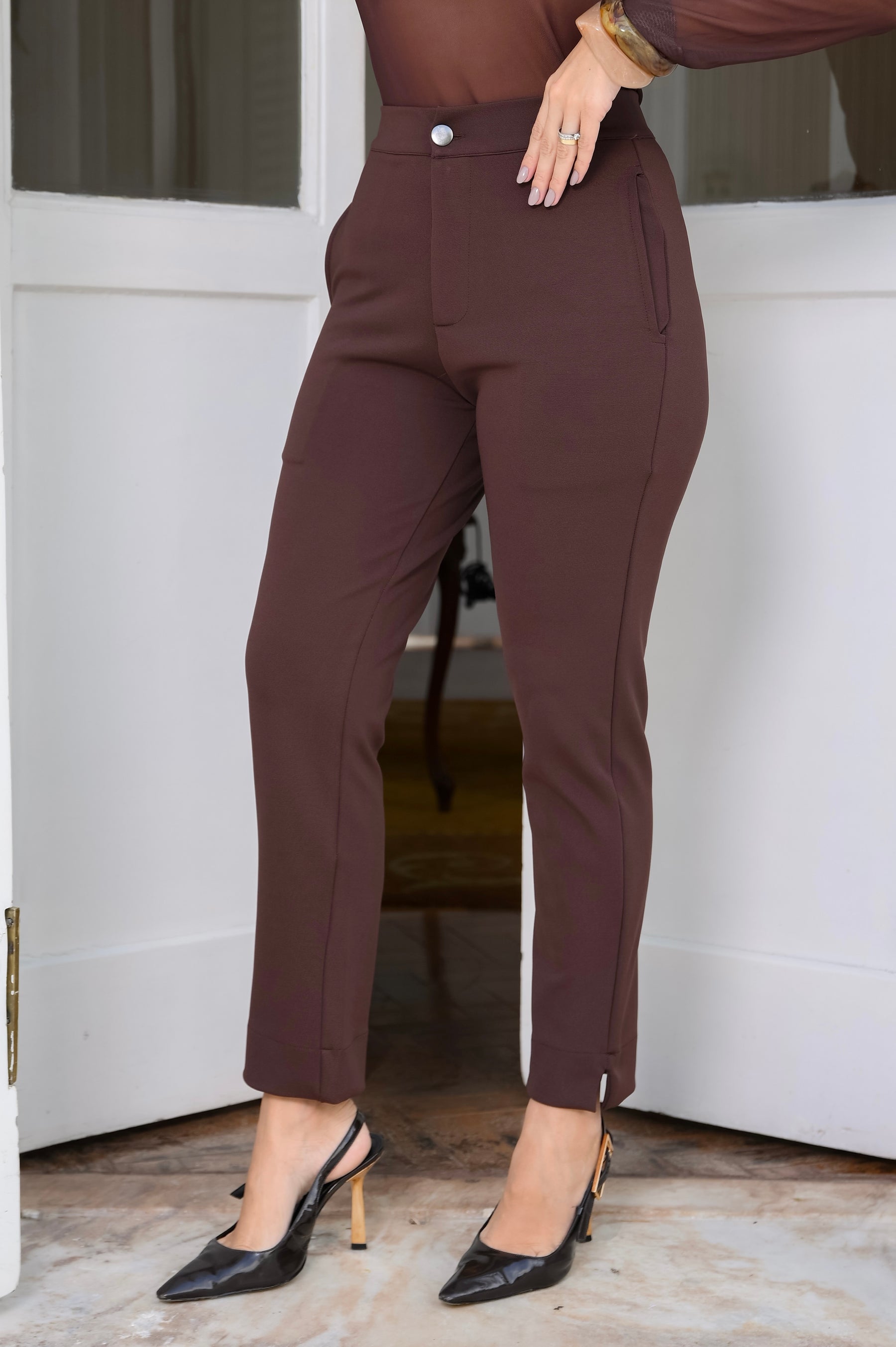 Calça Valenza – O Novo Ícone de Sofisticação Feminina no Brasil