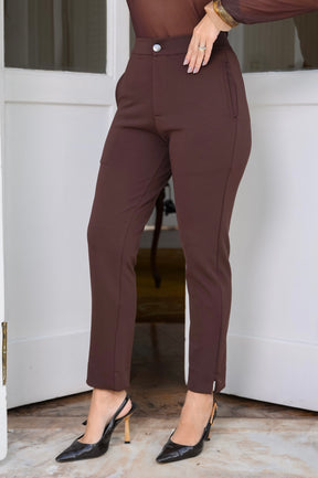 Calça Valenza – O Novo Ícone de Sofisticação Feminina no Brasil