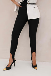 Legging Pézinho Noir Élégance™ – O Clássico Europeu que Valoriza Suas Curvas.
