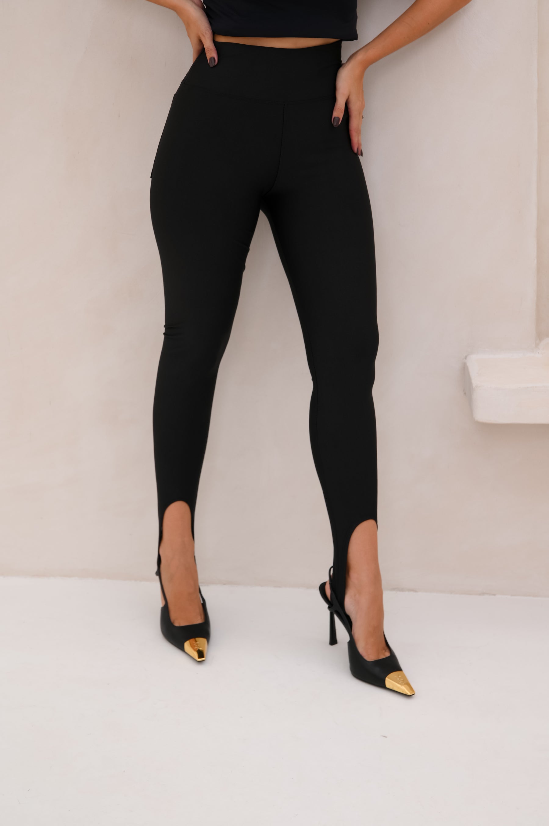 Legging Pézinho Noir Élégance™ – O Clássico Europeu que Valoriza Suas Curvas.