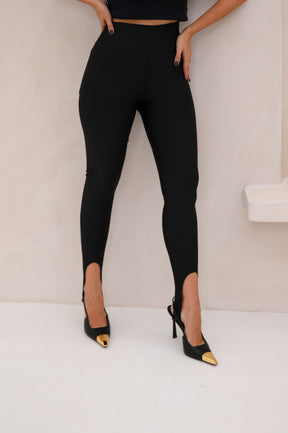 Legging Pézinho Noir Élégance™ – O Clássico Europeu que Valoriza Suas Curvas.