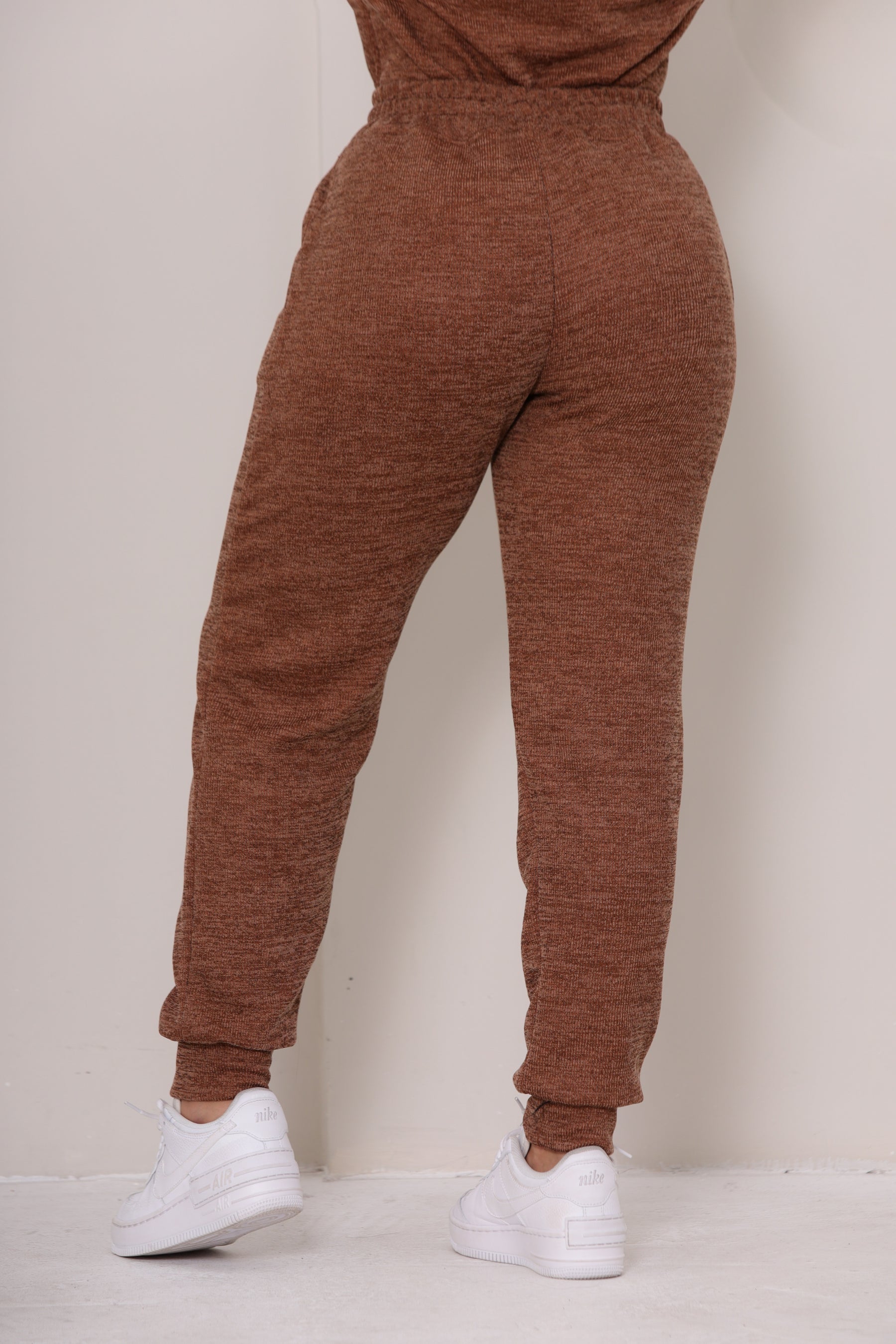 Conjunto Monique em Malha Tricot Rib Premium | Casaco Gola Alta + Calça Confort