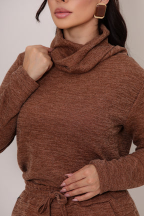 Conjunto Monique em Malha Tricot Rib Premium | Casaco Gola Alta + Calça Confort