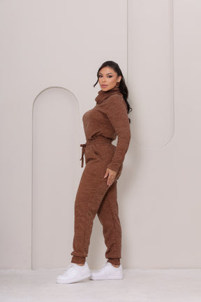 Conjunto Monique em Malha Tricot Rib Premium | Casaco Gola Alta + Calça Confort