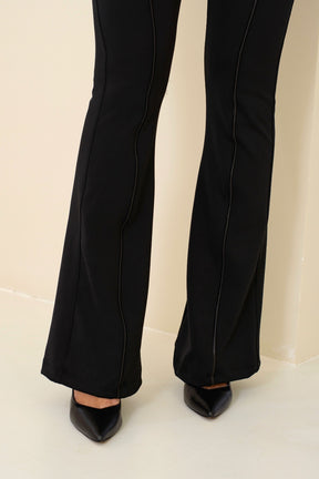 Calça Flare Eloise – A Nova Tendência de Inverno no Brasil com Elegância Refinada e Efeito Levanta Bumbum